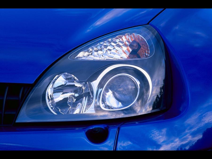  Renault Clio V6 2003 года  (фото 7 из 30)